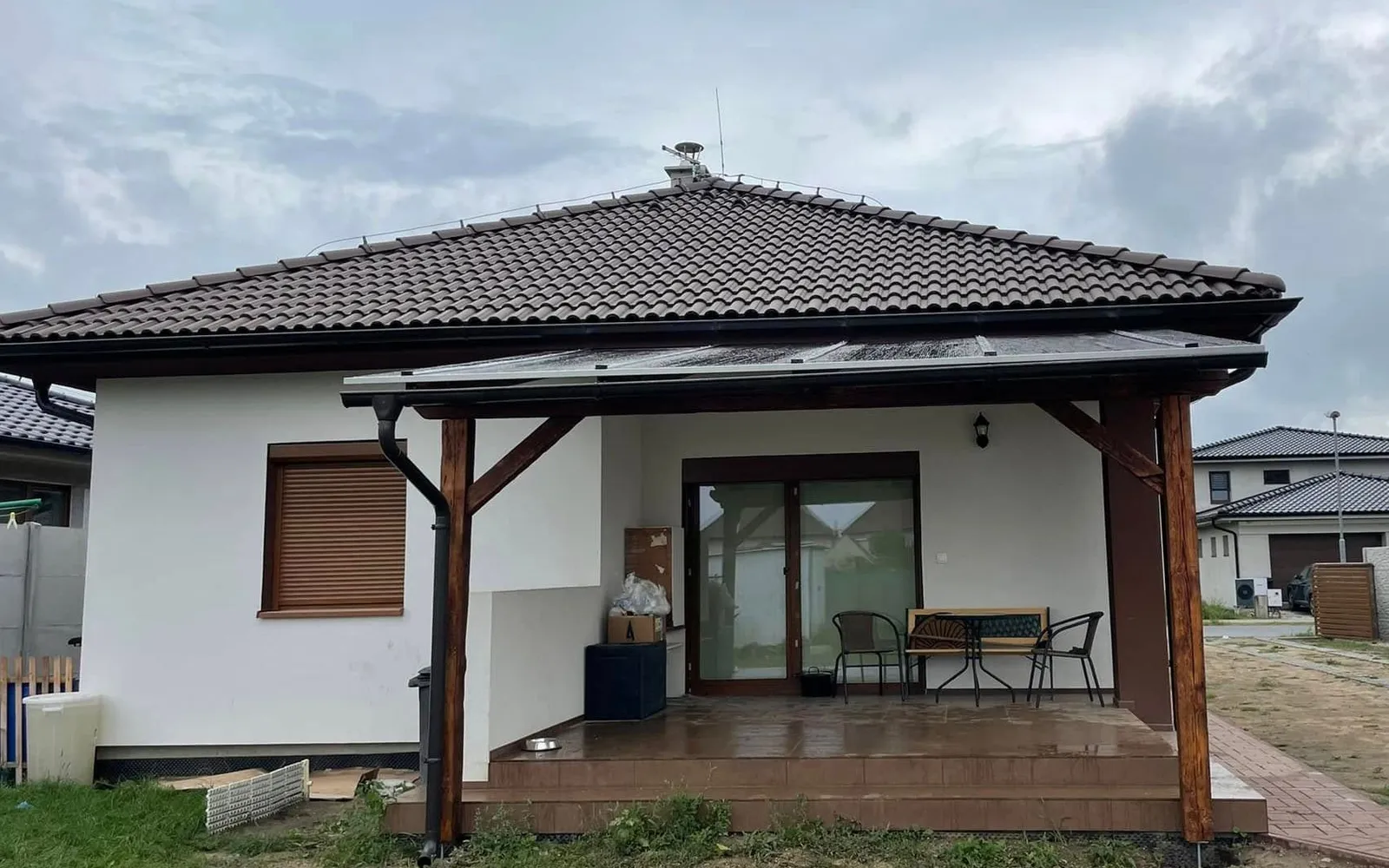 Bungalov s drevenou terasou